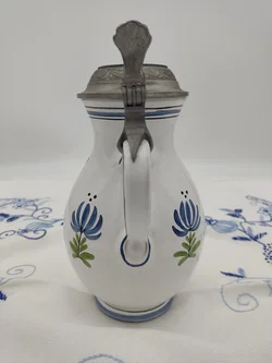 Fayence-Birnkrug mit detailreicher Vogel- und Astmalerei, handgemalt mit Zinndeckel – Vorschau 4