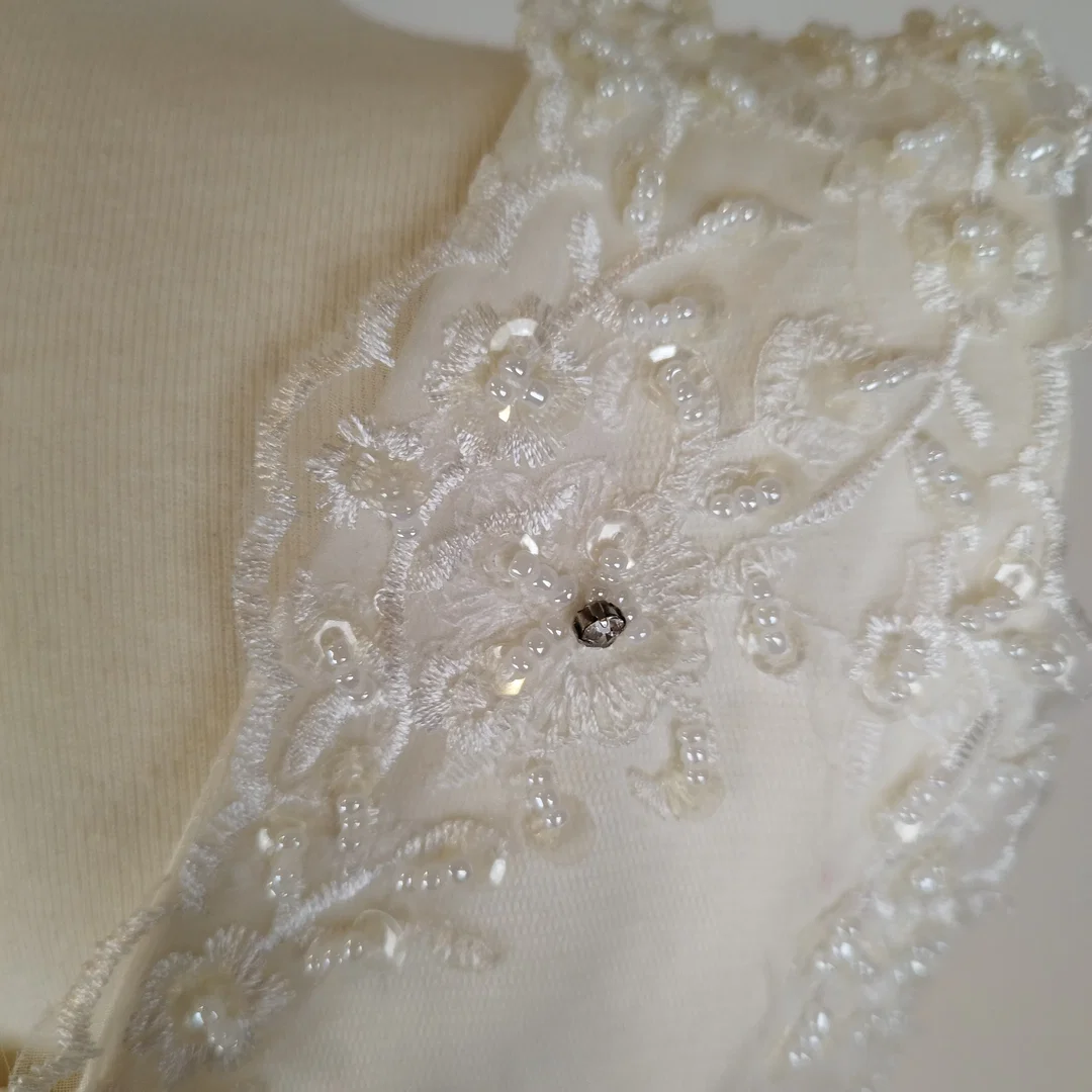 Modernes Brautkleid mit Steinchen - Maße angegeben – Bild 6