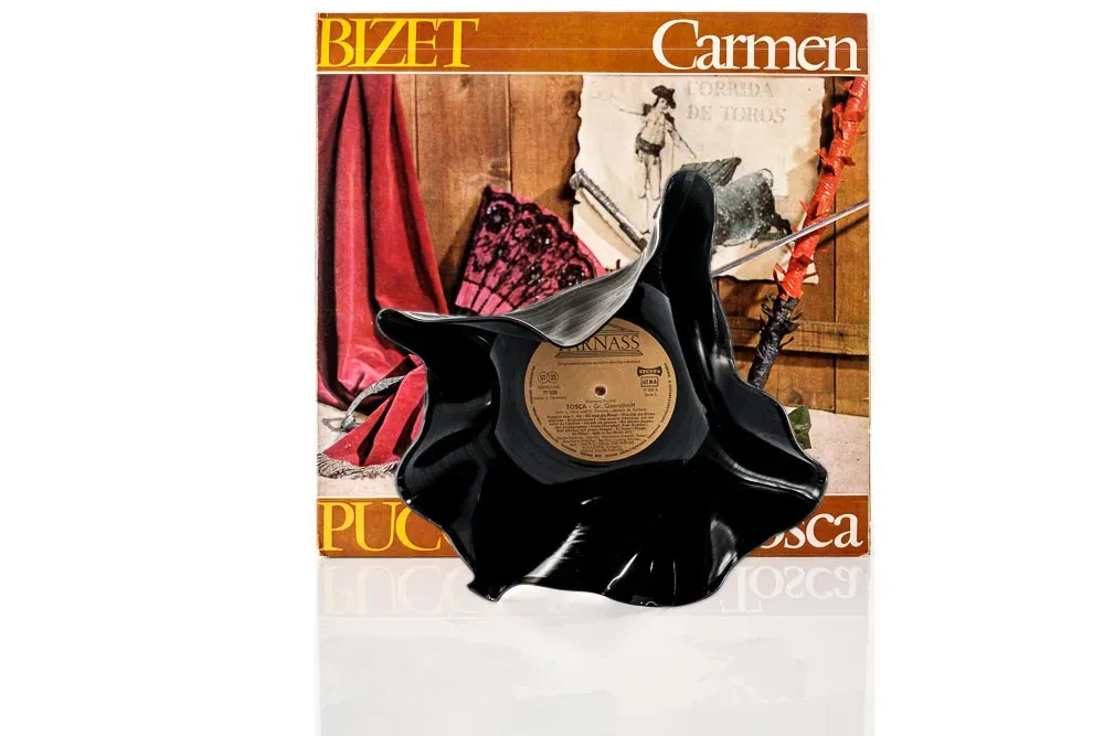 Schale aus einer echten Vinylschallplatte Modell 