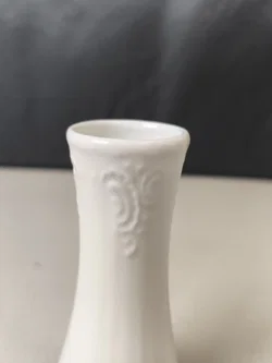 Lilienporzellan, kleine Vase – Vorschau 3
