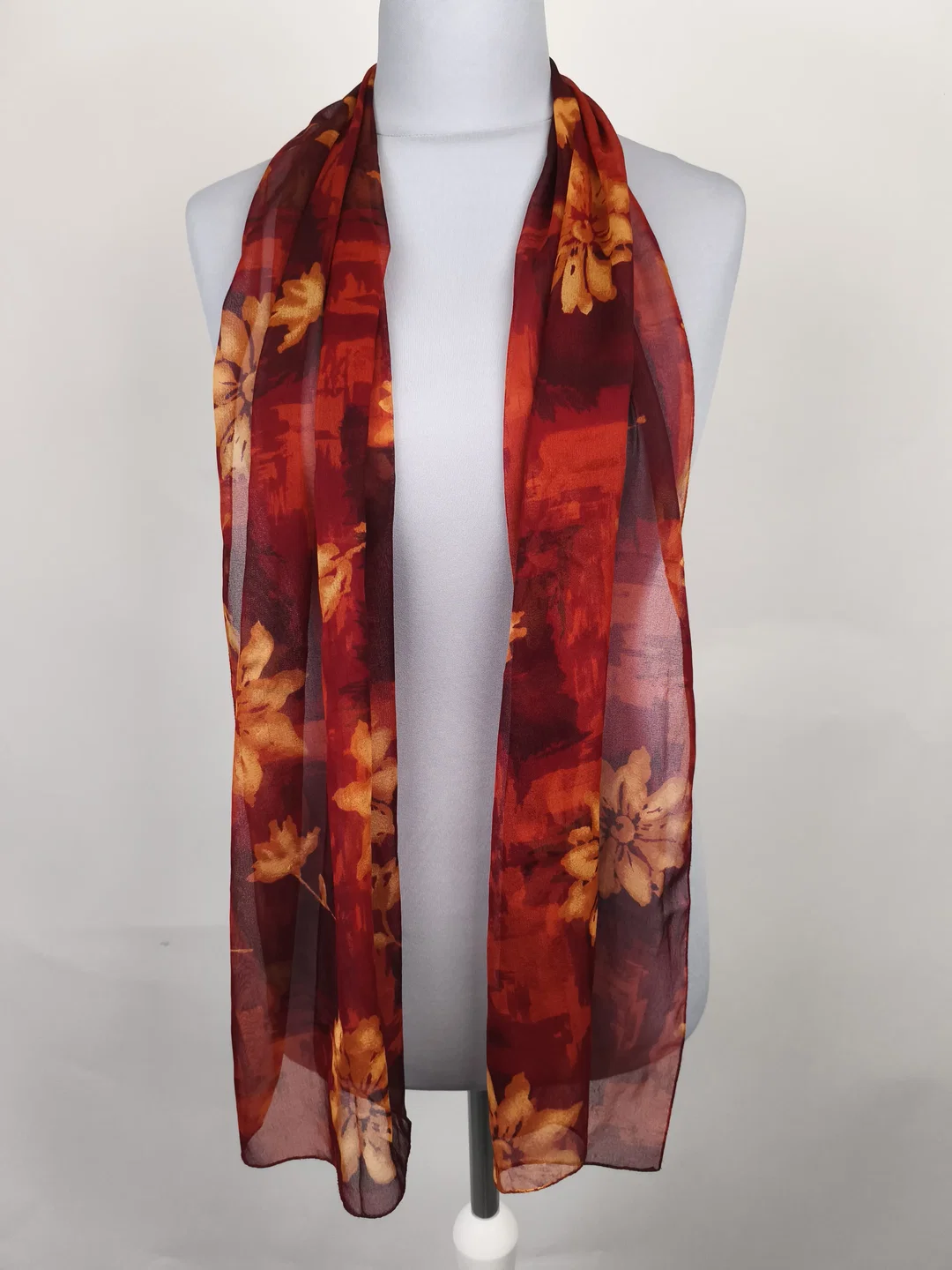 leichter Sommerschal mit Blumenmotiv - Bild 4