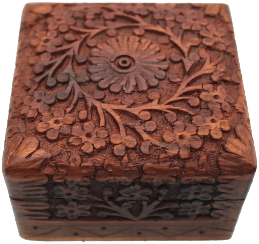 Kleine Holz-Schatulle, handgeschnitzt, ca. 10 × 10 × 6 cm, violett gefüttert, Messingscharniere - Bild 1