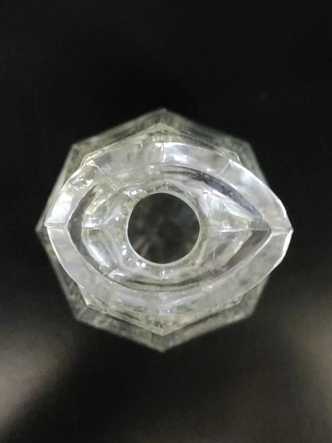 Kleiner Vintage Flakon, facettiertes Glas mit Glasstöpsel – Bild 4