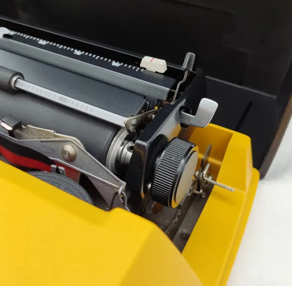Brother - Schreibmaschine Deluxe 660TR – Bild 5