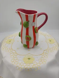 Keramikkrug Flying Tiger, Guavenprägung, 1,2 L | Fruchtiges Design