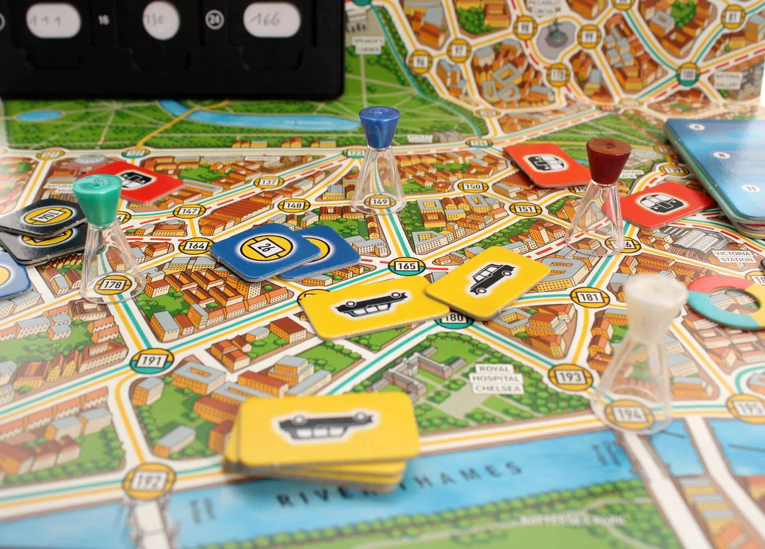 Ravensburger Scotland Yard Brettspiel – Die spannende Jagd nach Mister X – Bild 3