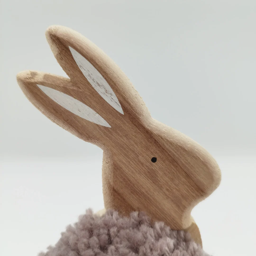 BADEN Häschen Holzfigur mit Bommelfell - ca. 19cm hoch – Bild 2