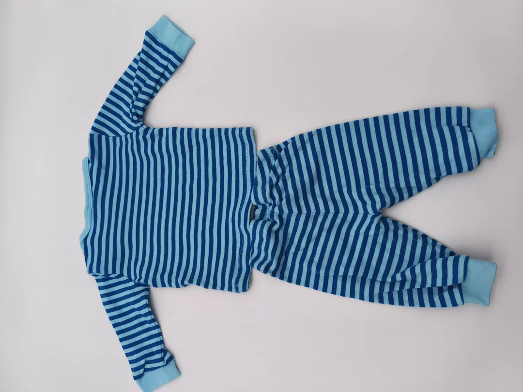 Set: H&M Langarm-Shirt und Hose, Baby, Gr. 50 – Bild 2