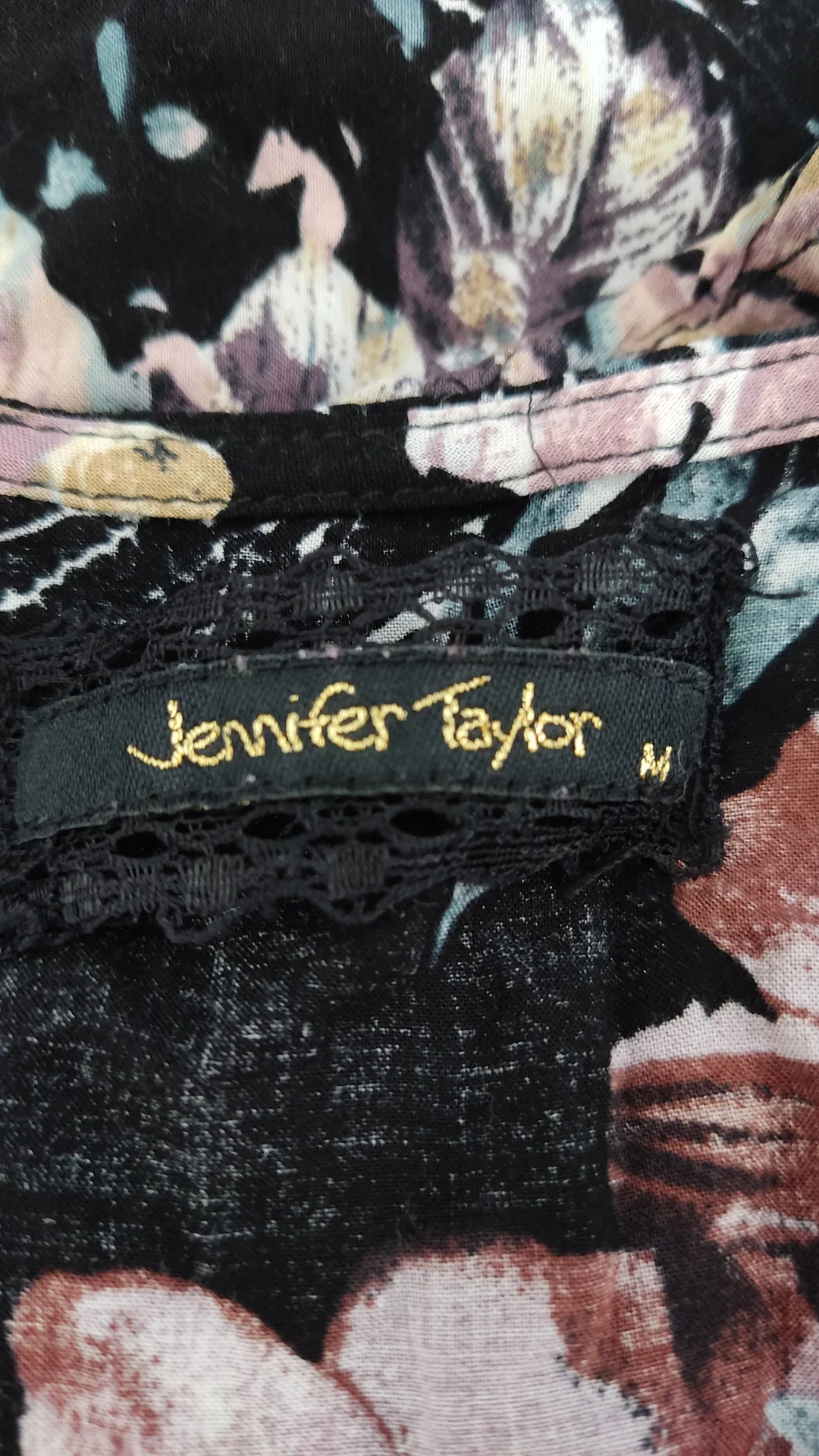 Jennifer Taylor Damen Langarmshirt, schwarz mit buntem Blumenmuster - Gr. 38 (M) – Bild 4