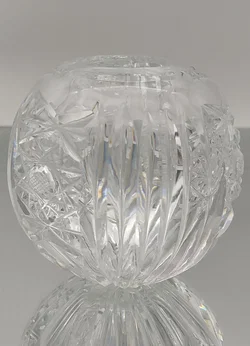 Kleine Kristallvase mit Blumenmotiv | Neuwertiges Unikat - Bild 3