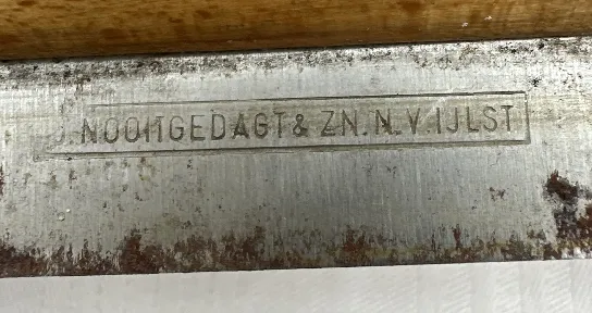 Antike Holzschlittschuhe mit Metallkufen - aus dem 19. Jahrhundert – Bild 3