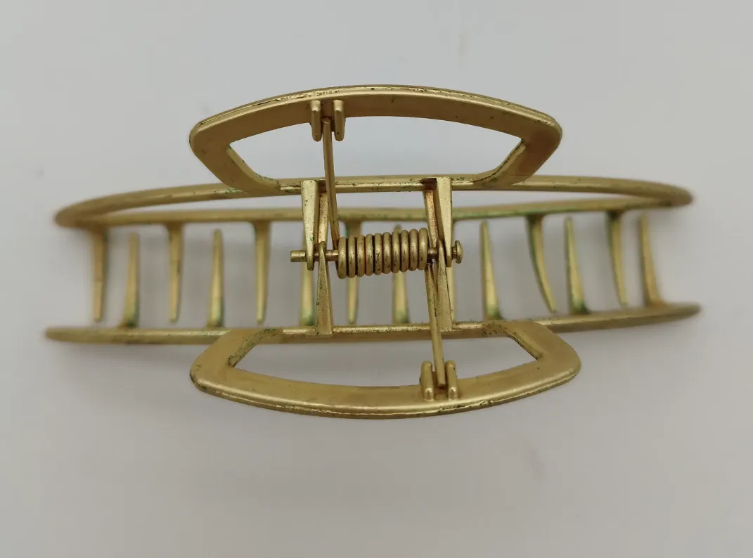 Minimalistische Haarklammer in Gold – Bild 4
