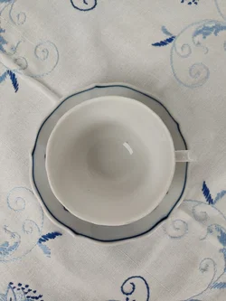 Blue Danube Untertasse und Bavaria Kaffetasse, mit Zwiebelmuster  | Zeitloser Porzellan-Schatz - Bild 6