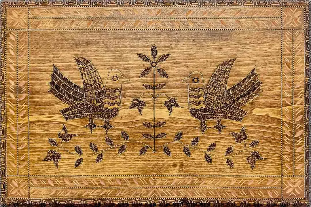 Schmuckkästchen aus Holz mit vielen Handgemachten Verzierungen - Bild 1