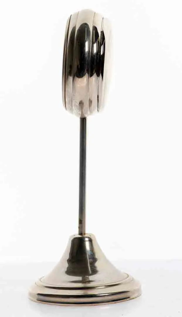Elegante Tischuhr Silber-Optik mit römischen Ziffern (Quarz) – Bild 3