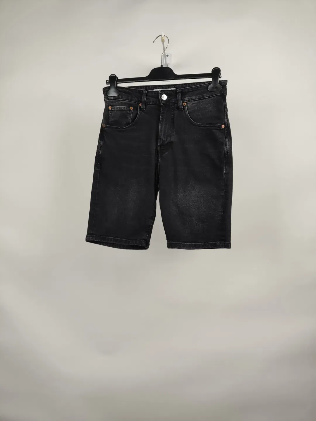 Zara Damenshort Jeans schwarz- M/38 - Bild 1
