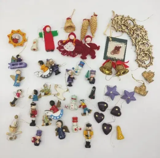 Vintage Weihnachtsbaum Figuren und Ornamente aus Holz  - Bild 1