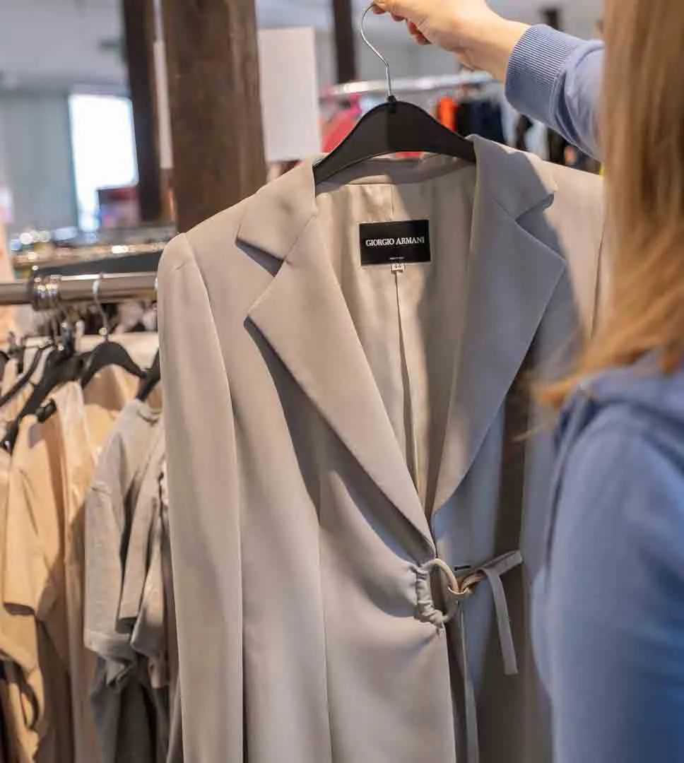 Eleganter Blazer von Giorgio Armani,  I: 44  A: 38- Sehr gut erhalten – Bild 3