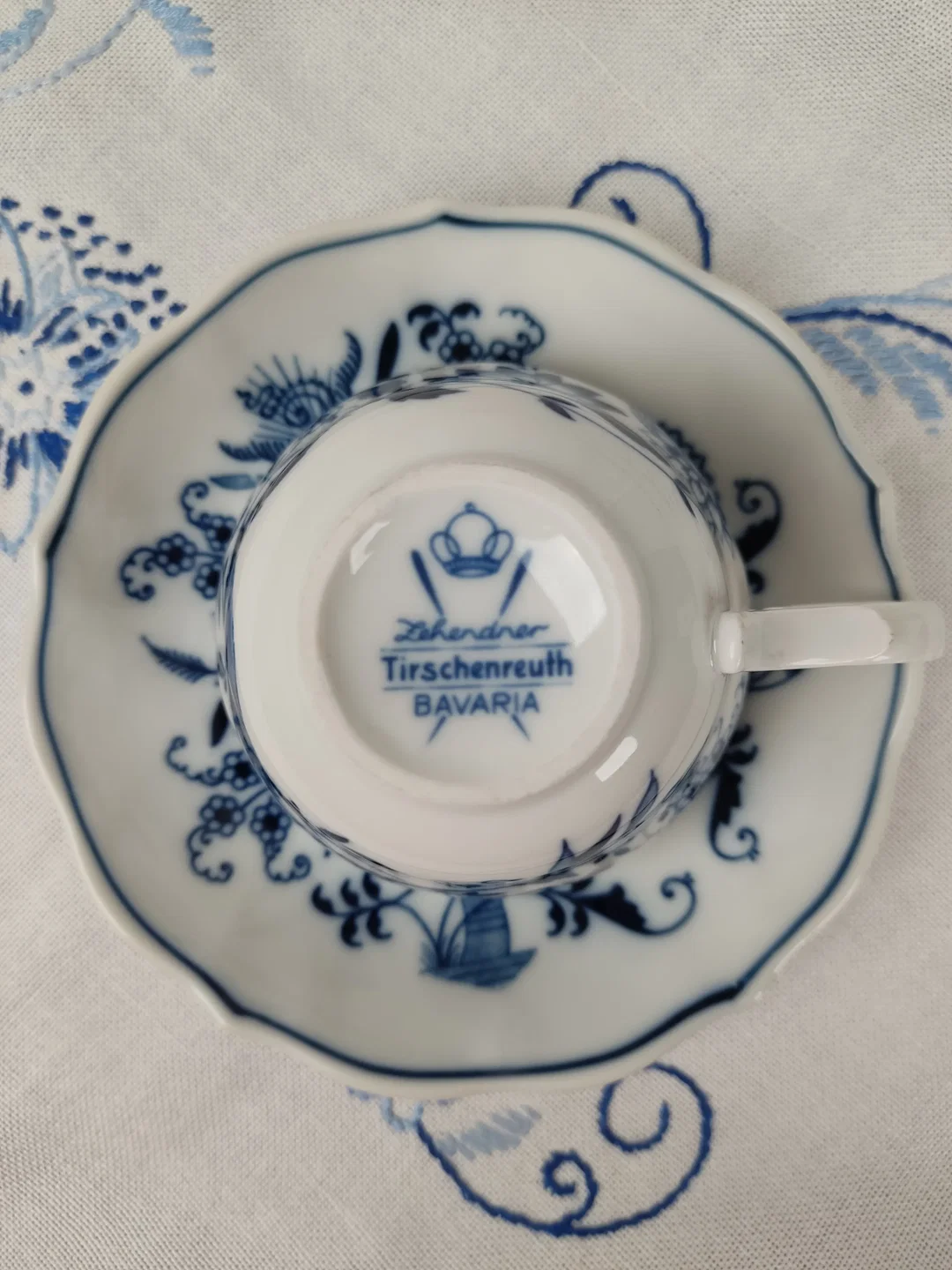 Blue Danube Untertasse und Bavaria Kaffetasse, mit Zwiebelmuster  | Zeitloser Porzellan-Schatz – Bild 5