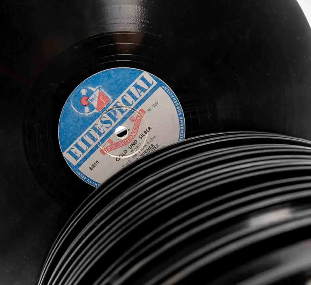 35 Stk. Schellackplatten, diverse Interpreten und Musikrichtungen für Phonograph – Bild 3