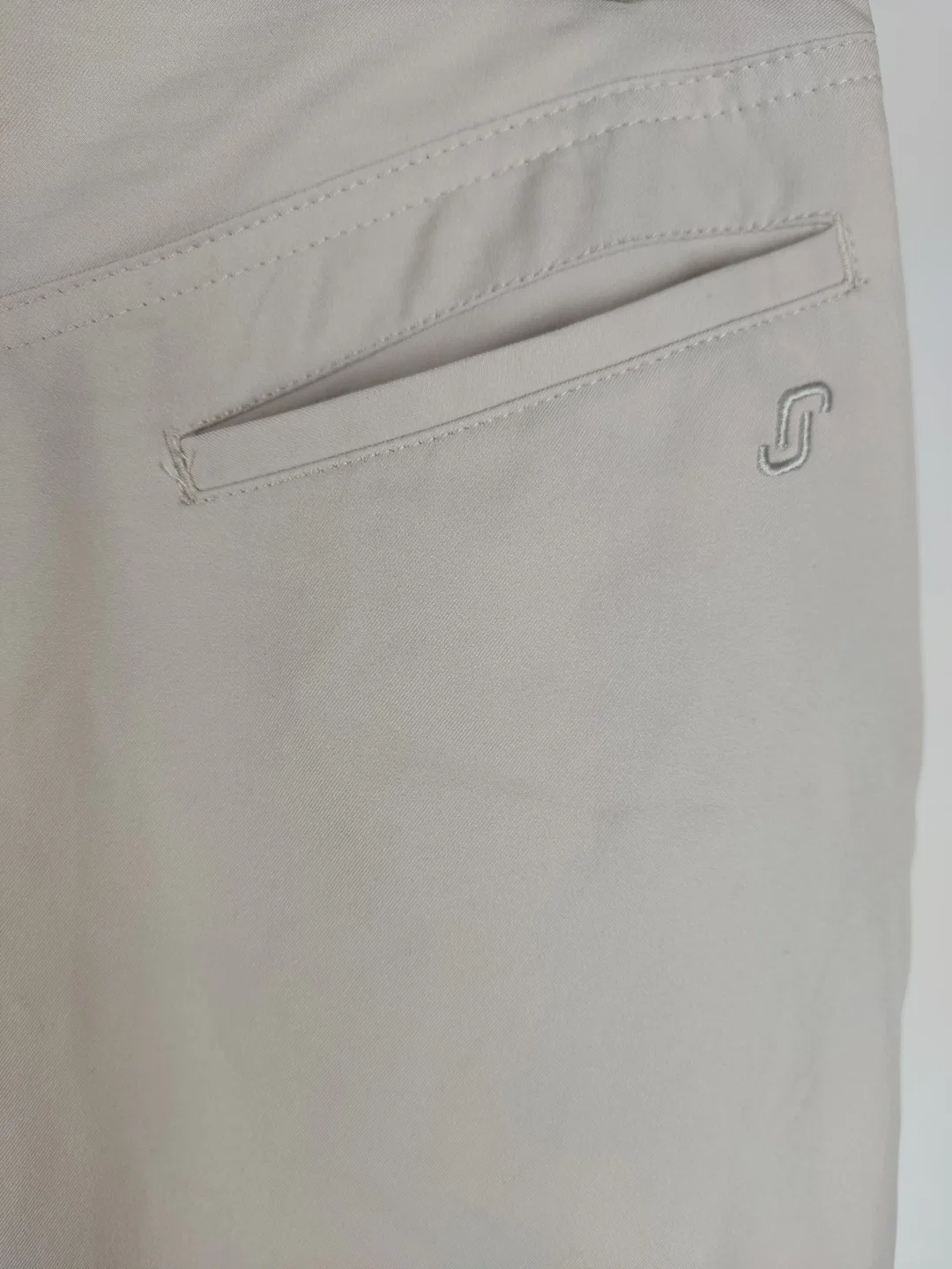 Hose "Joy sportswear", dreiviertellang mit Gummizugbund, Zipp und Tasche, beige mit Stickerei, Größe 46 – Bild 2