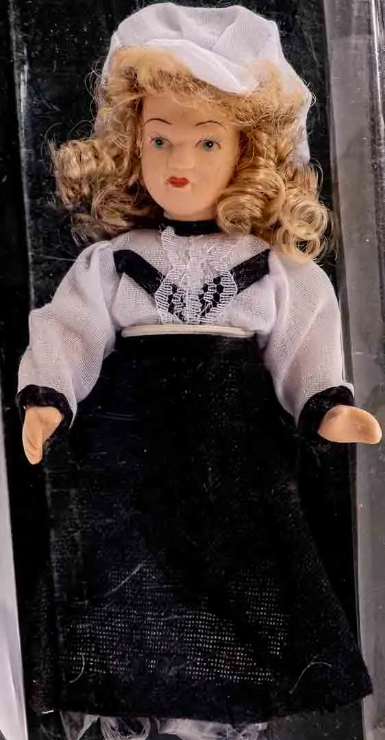 DE AGOSTINI Sammlerpuppe / Porzellanpuppe, Höhe 15cm – Bild 2
