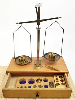 Antike Apothekerwaage 