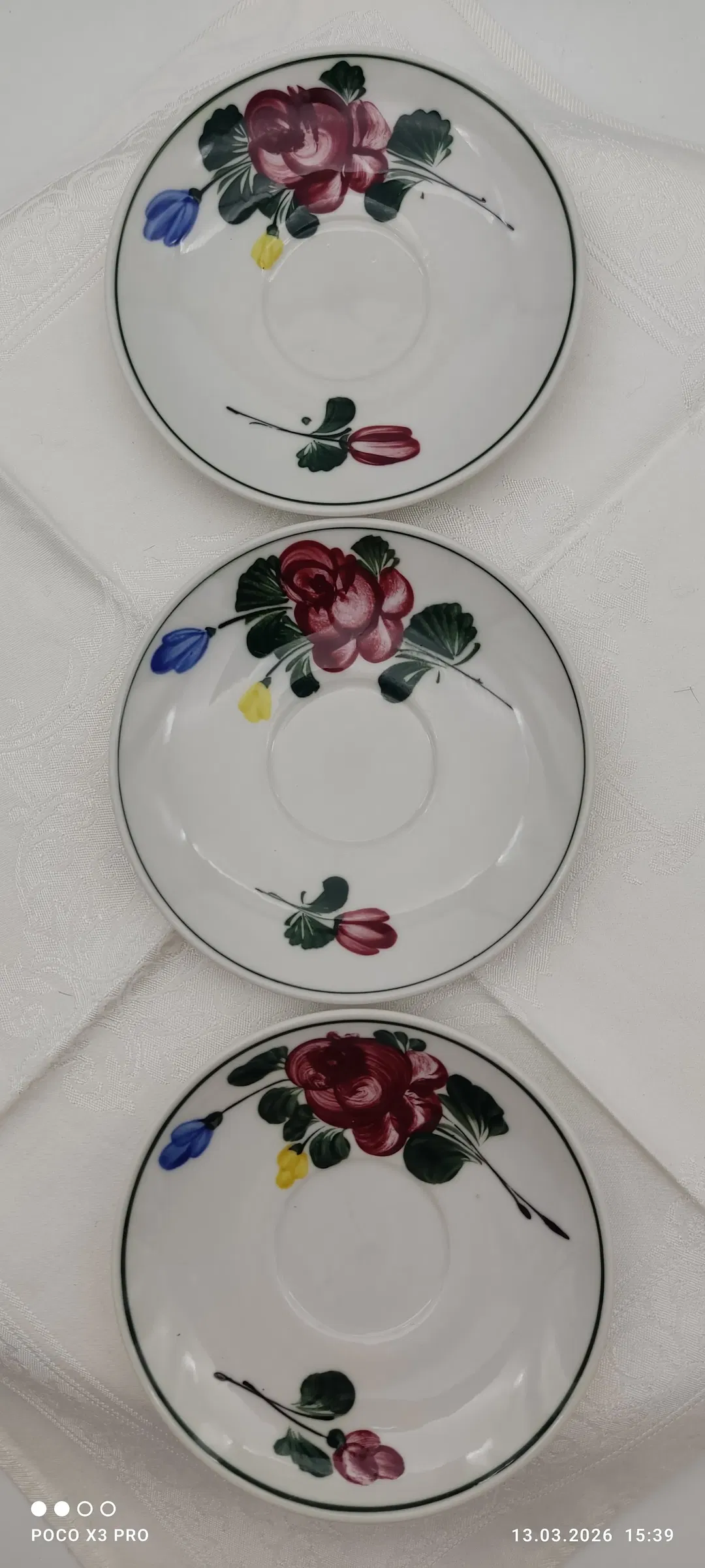 Lilien Porzellan Mokka-Untersetzer 3er | Vintage-Schatz - Bild 1