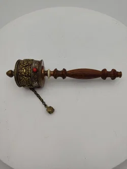 Tibetanische Gebetsmühle, handarbeit aus Messing, Kupfer und Holz, 21 cm lang - Bild 5