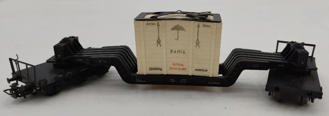 Märklin H0 - Modellwagon - Tiefladewagen mit Kiste – Bild 2