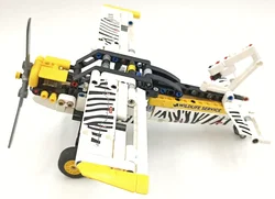 LEGO Technic Propellerflugzeug 42198 - Bild 3