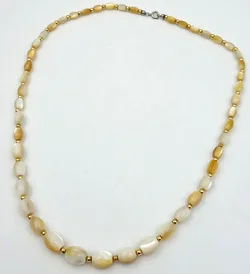 Vintage Halskette in Creme & Hellbraun mit goldfarbenen Akzenten – Vorschau 1