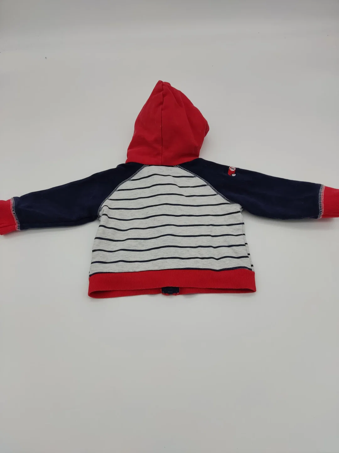 Weste "babyclub", langarm mit Kapuze und Taschen, rot/blau/grau, Größe 62 – Bild 2
