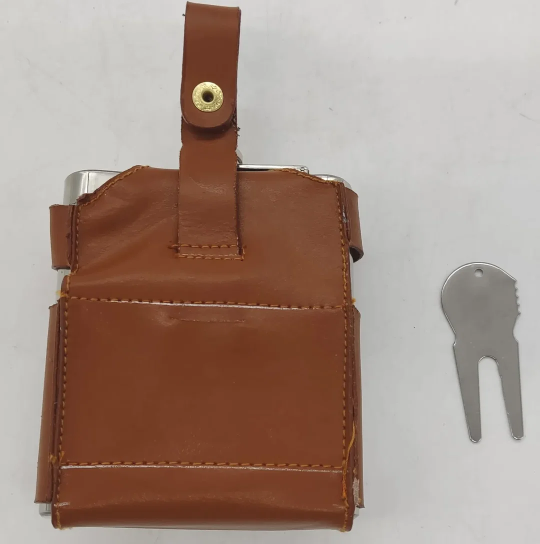 Golfer's Flachmann-Set mit Ledertasche und 4 Golf-Tees – Bild 4