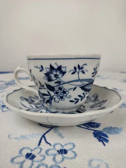 Blue Danube Untertasse und Bavaria Kaffetasse, mit Zwiebelmuster  | Zeitloser Porzellan-Schatz - Bild 4