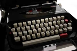 PRIVILEG 440TR Retro Schreibmaschine mit Koffer aus den 1970ern - Bild 3