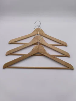 3 Stk. Kleiderbügel aus Holz – Vorschau 1