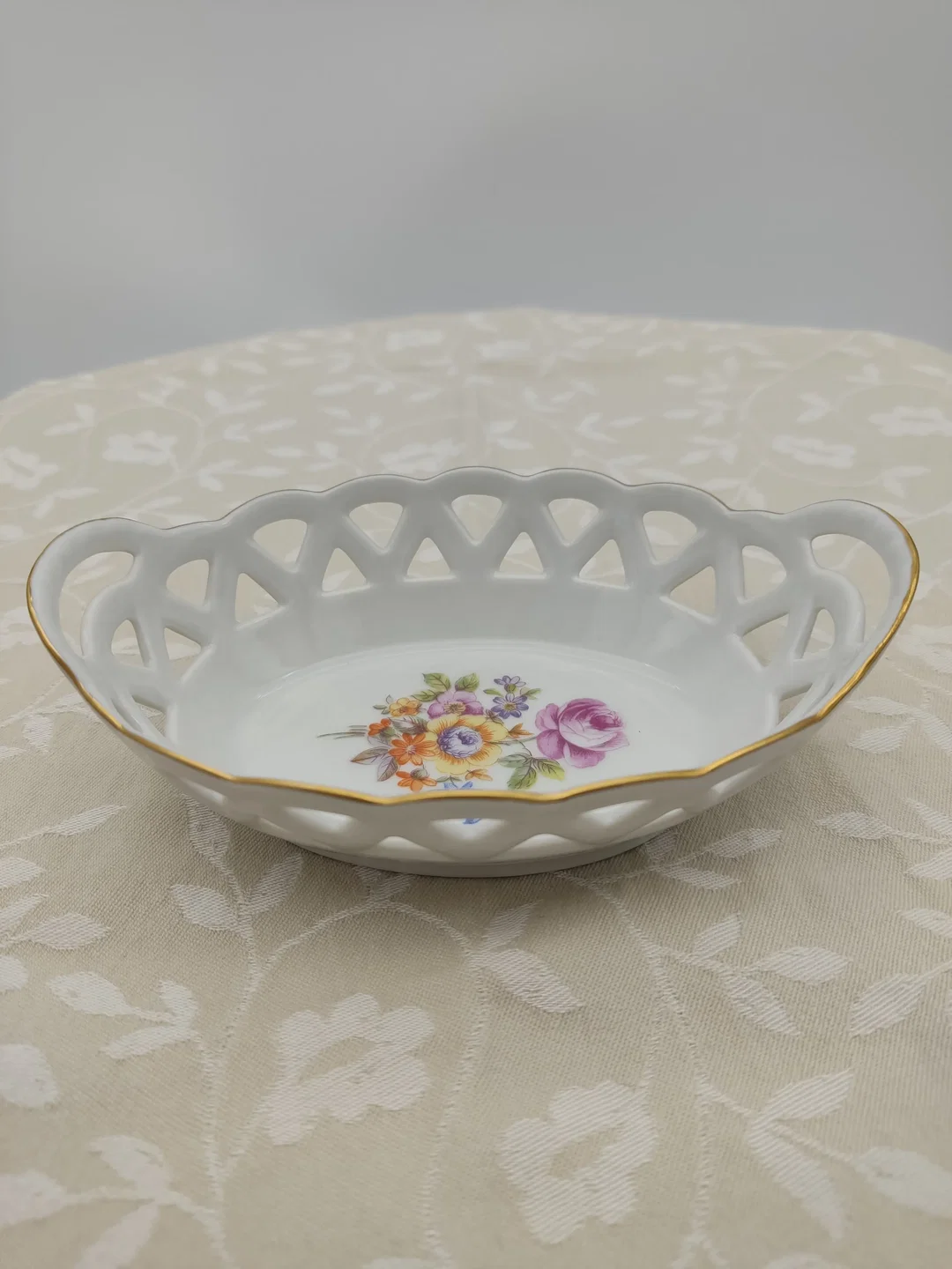 Durchbruchschale mit Blumenmotiv und Golddekor 'Fine China' | Thüringer Lichte Porzellan – Bild 3