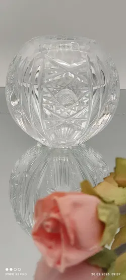 Kleine Kristallvase mit Blumenmotiv - Bild 1