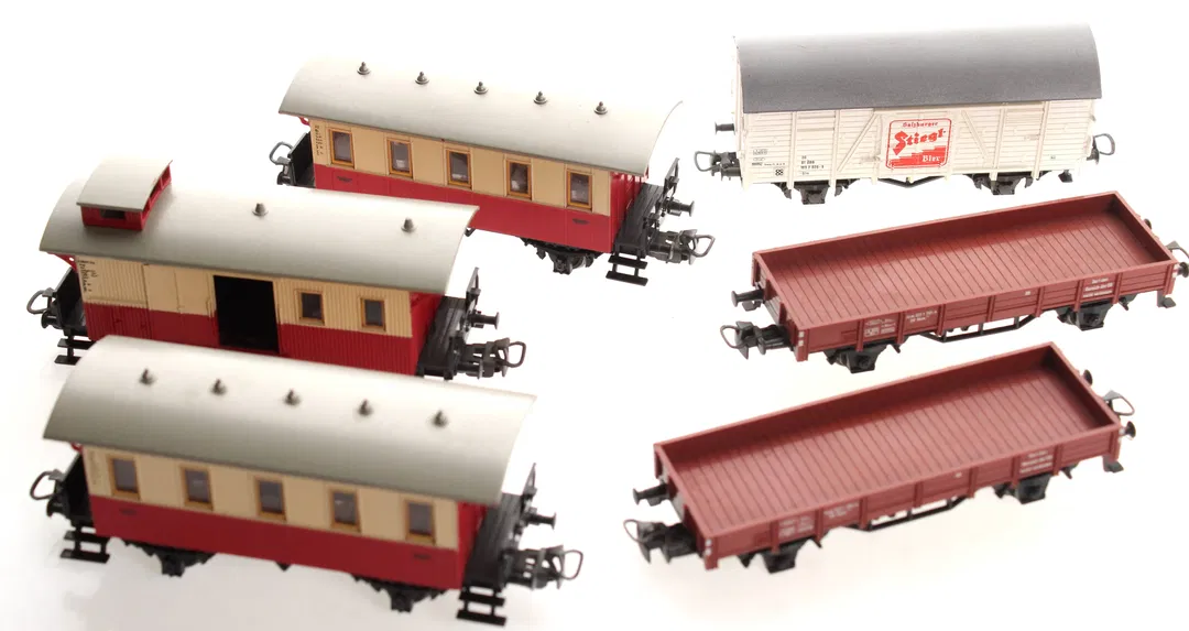 H0 Konvolut – 2x Niederbordwagen, 2x Personenwagen, 1x Gepäckwagen + 1 Roco 46027 ÖBB Stiegl Bierwagen - Bild 4