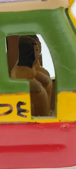 Keramik Chiva-Bus 'Colombia'  |  Handbemalt Folklore - Bild 8