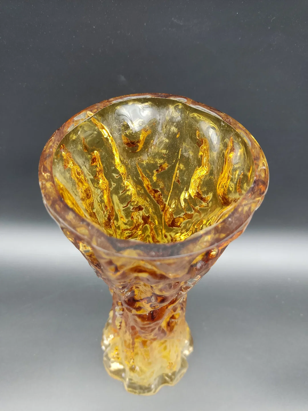 Vintage-Vase in Rindenoptik / bernsteinfarben – Bild 4