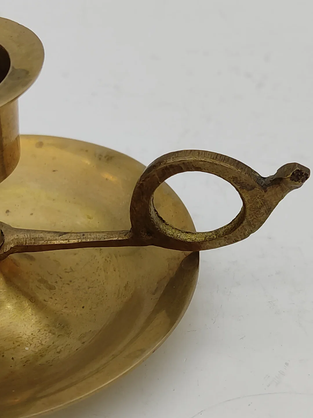 Messing-Kammerleuchter | Vintage Kerzenständer mit Patina – Bild 11