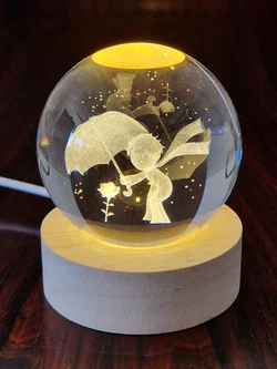 3D Kristallkugel mit LED – USB Dekoleuchte – Motiv: Person mit Regenschirm & Rose – Vorschau 1