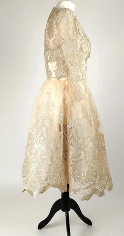 Spitzenkleid Chi Chi London Champagner | Festlicher Charme - Bild 4