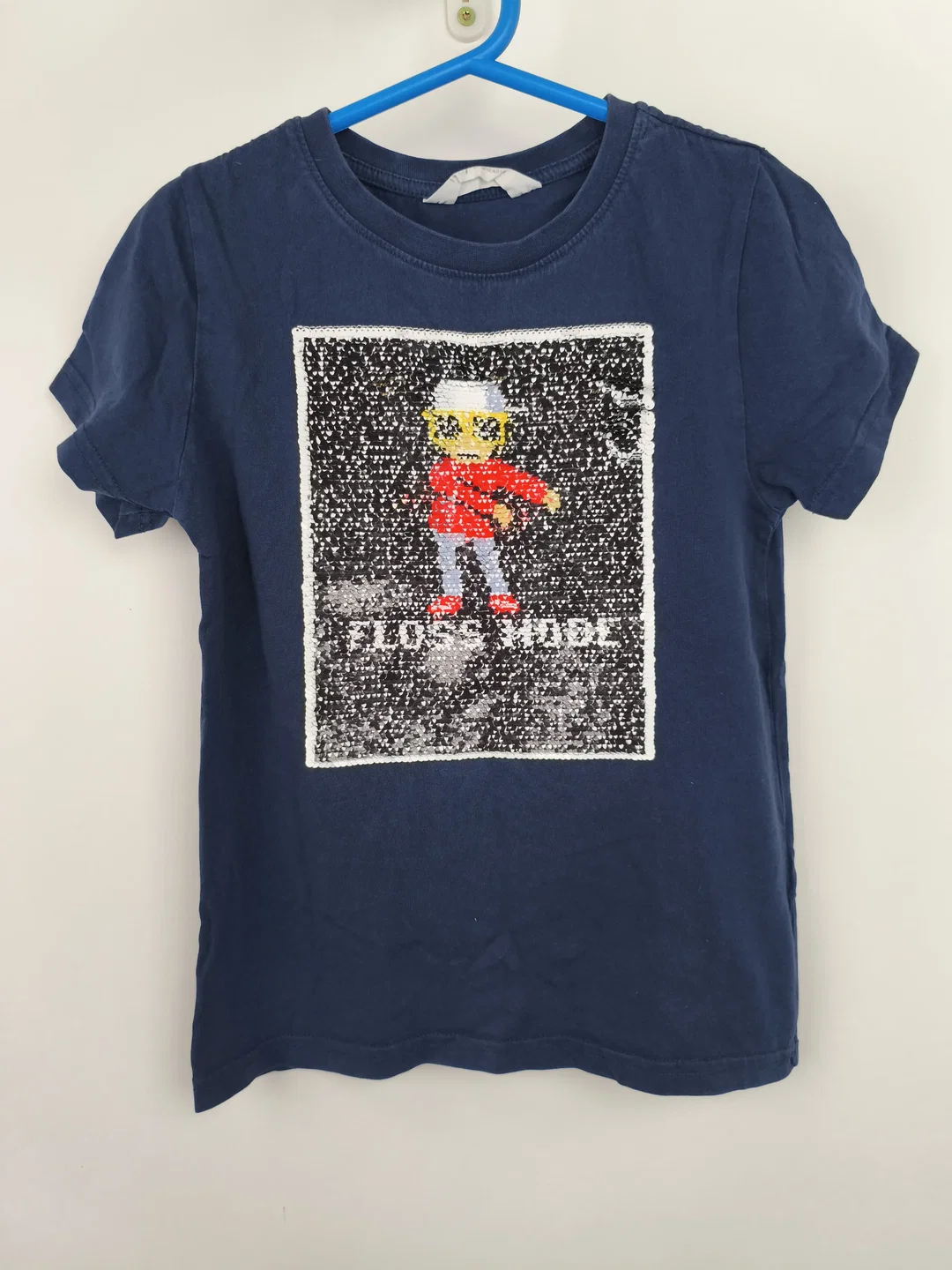 H&M Jungen T-Shirt, mit Wendepailetten, Gr. 134/140 – Bild 1