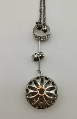 Edelschmuck Halskette mit Steinchen-Details - Bild 3