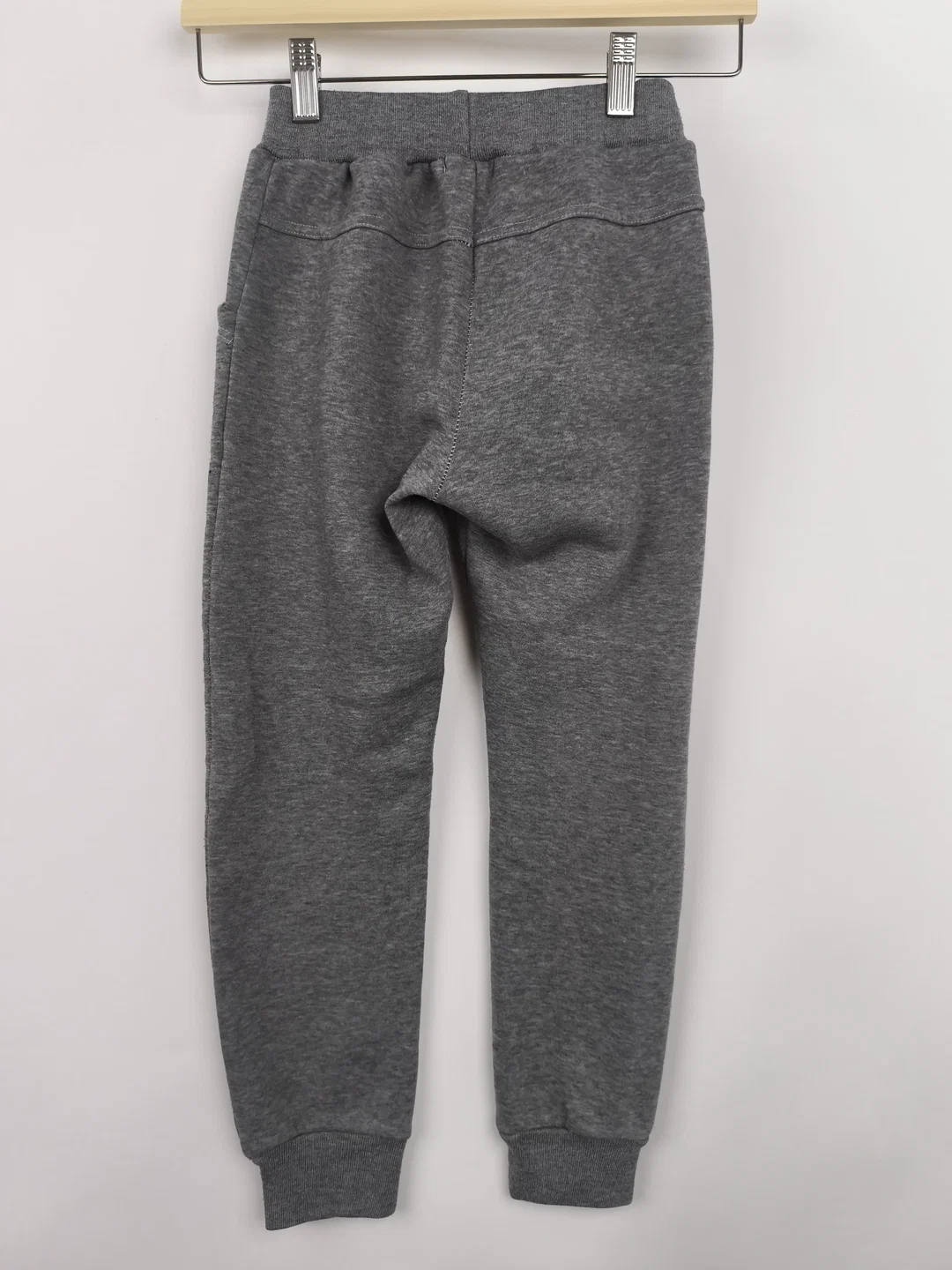 Jogginghose, grau meliert mit Farbspritzern und Print, Gr. 128 – Bild 2