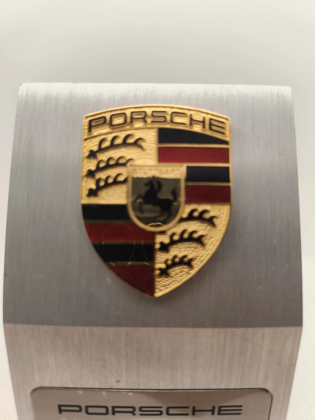 Porsche, Briefbeschwerer mit Wappen, Sammlerstück – Bild 2