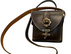 Vintage Leder Umhängetasche Rustikal Messingverschluss Braun ca. 16x16cm - Bild 1